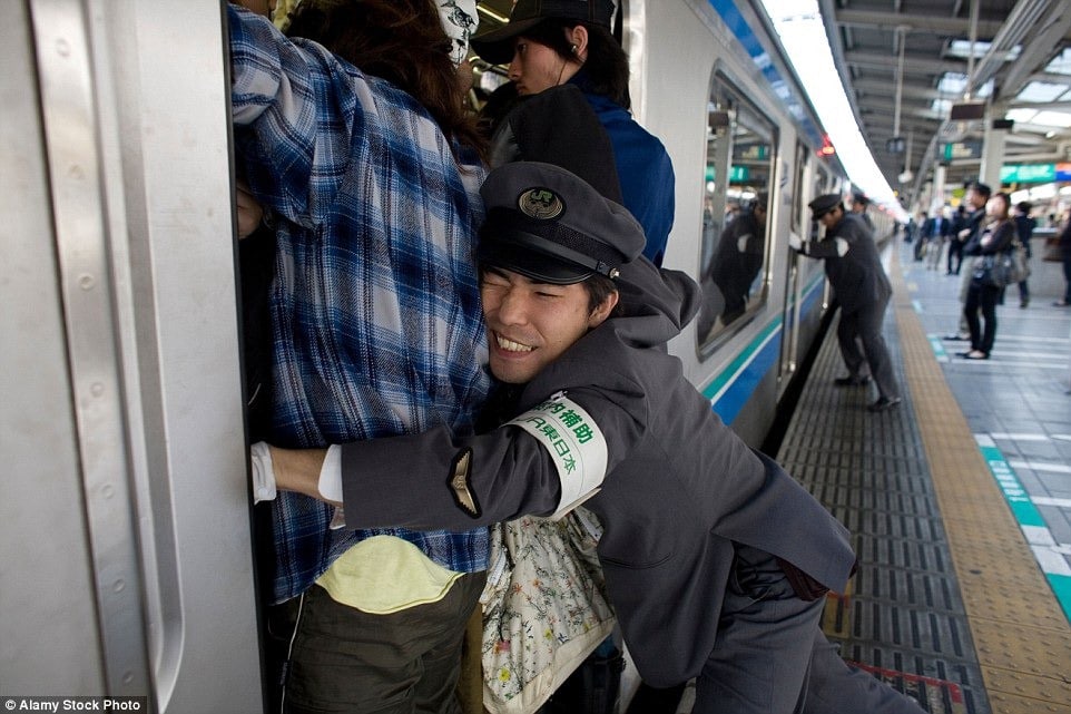 Tokyo, ora di punta prima del Covid-19. Credits: Alamy Stock Photo