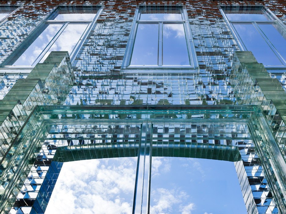 dezeen.com