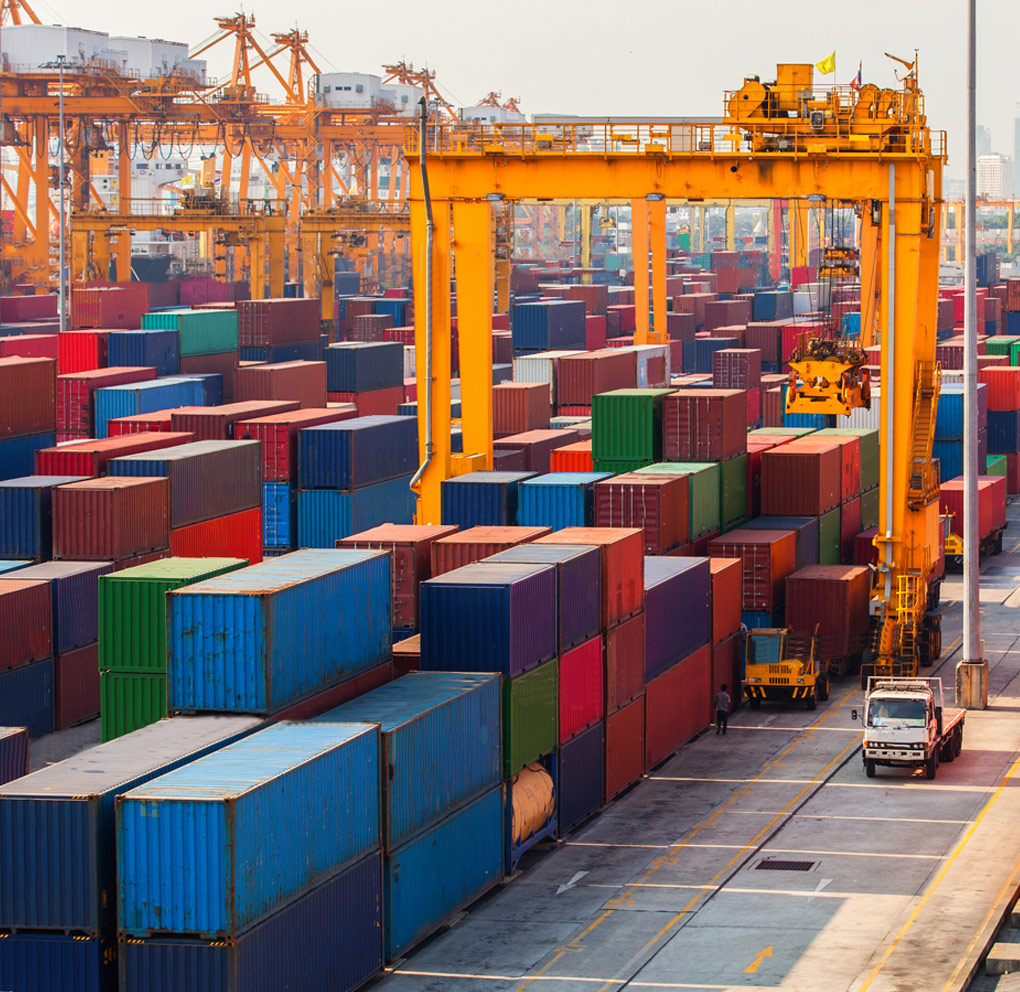 Container in attesa in banchina (Fonte Cordstrap)