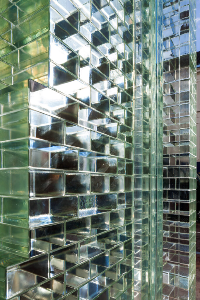 dezeen.com