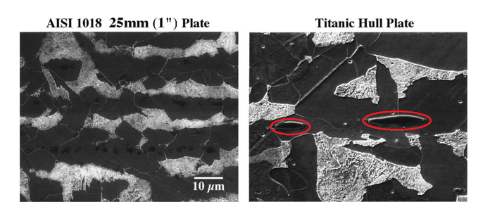 Figura 2: Immagine al microscopio elettronico a scansione della microstruttura dell’acciaio del Titanic (destra) e di un moderno acciaio dolce (sinistra), ovvero basso contenuto di carbonio %C<0,3. Evidenziate in rosso le inclusioni di MnS.