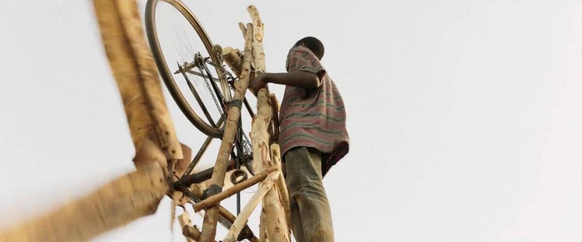 William Kamkwamba, il ragazzo che trasformò il vento in acqua con una dinamo - il ragazzo che catturò il vento con una dinamo