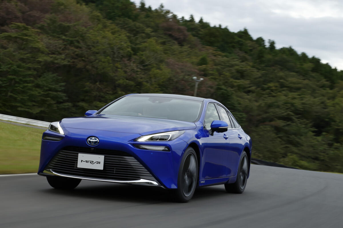 Nuova Toyota Mirai 2021, la tecnica della berlina a idrogeno - 