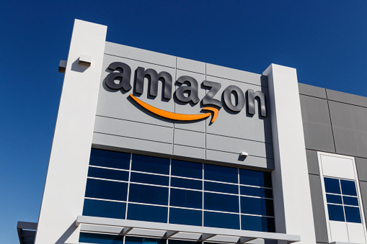 Black Friday: la protesta delle attività "sottocasa" contro Amazon - Las Vegas - Circa June 2019: Amazon.com Fulfillment Center. Amazon is the Largest Internet-Based Retailer in the United States