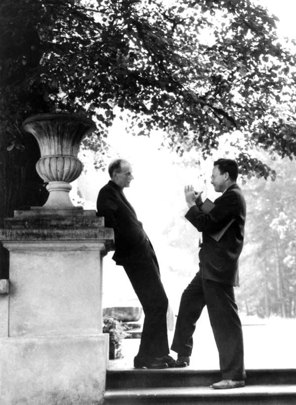 A sinistra Paul Dirac (Premio Nobel per la Fisica nel 1933) con Richard Feynman (Premio Nobel per la Fisica nel 1965). La fotografia è del 1962.