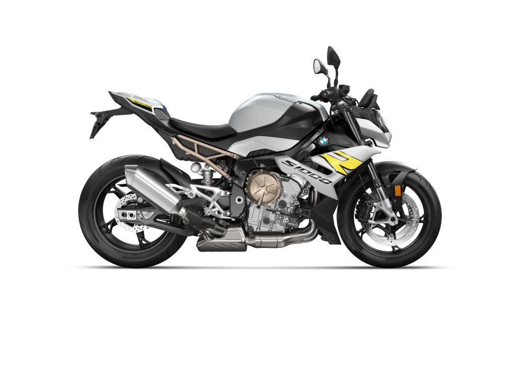 Nuova BMW S 1000 R 2021, analisi tecnica della rinnovata naked tedesca: motore e sistemi di ausilio alla guida