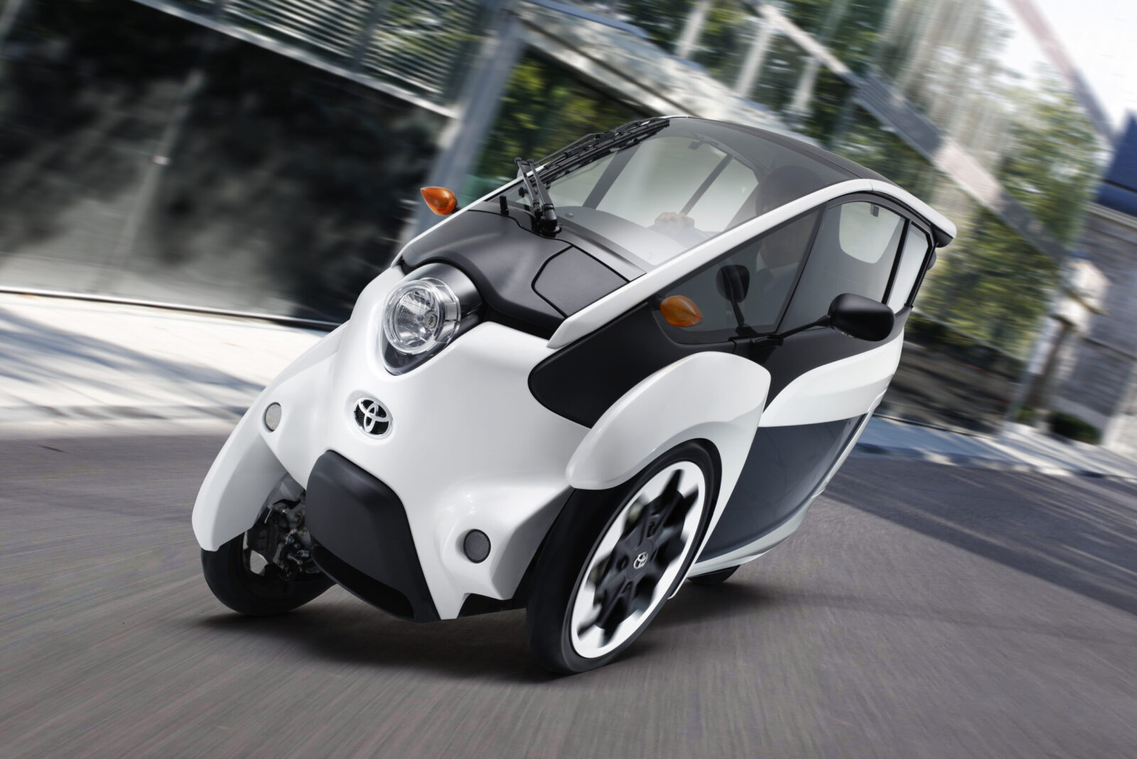 La prima Toyota elettrica è per la città ed è particolarmente compatta