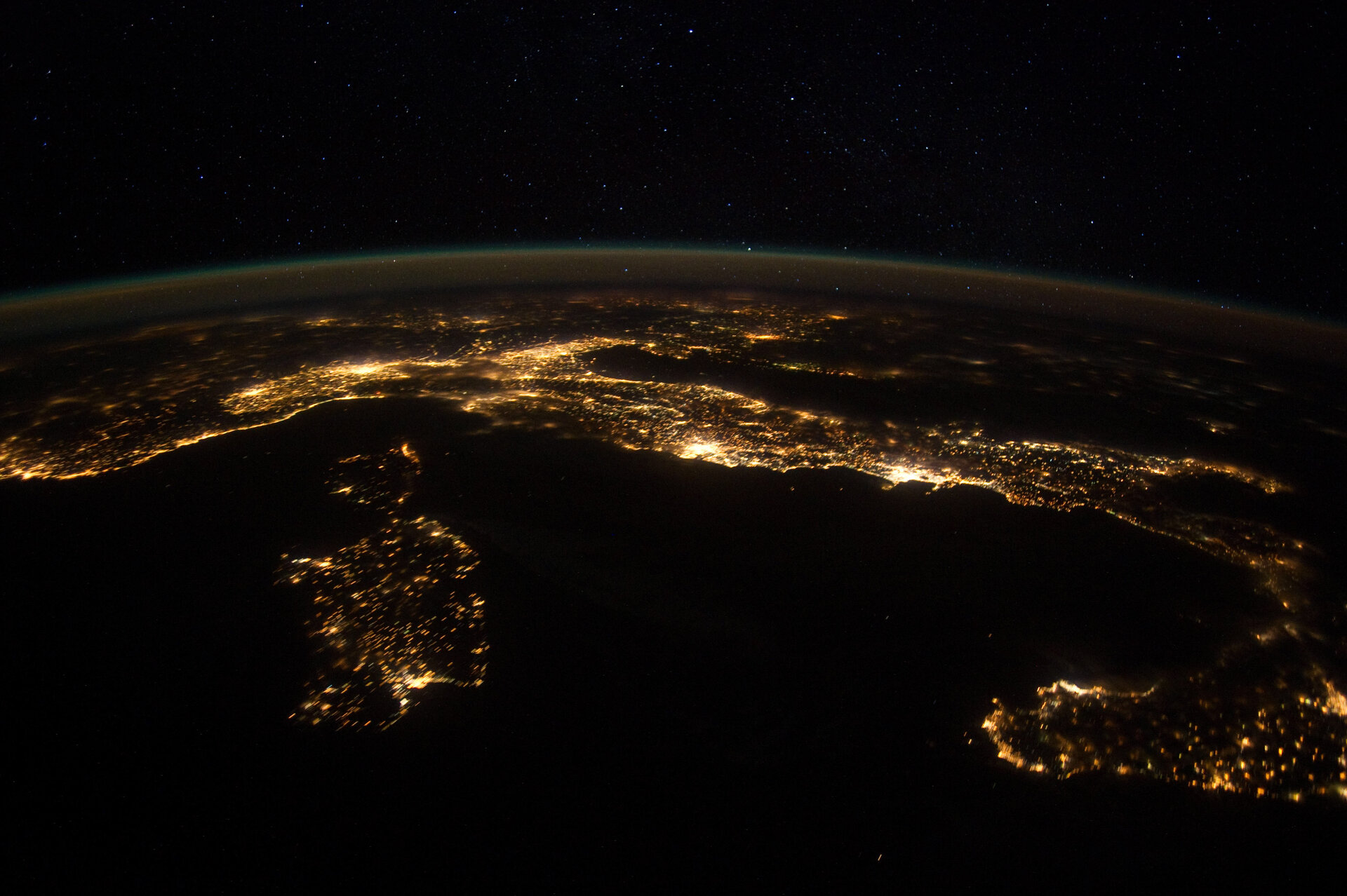 L'italia vista dallo spazio credits: ESA
