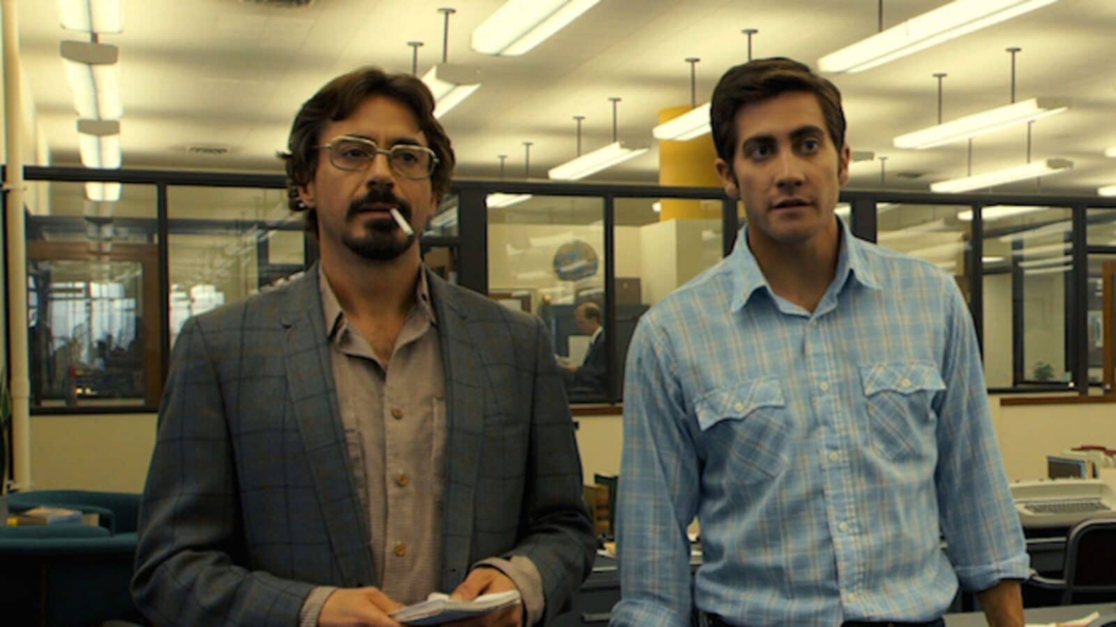 Due dei tre protagonisti (Robert Downey J. a sx, Jake Gillenhall a dx) in una scena del film