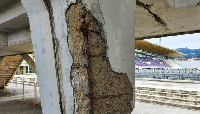 Le condizioni precarie in cui riversano le strutture dello stadio Franchi. Ph: ingenio-web.it