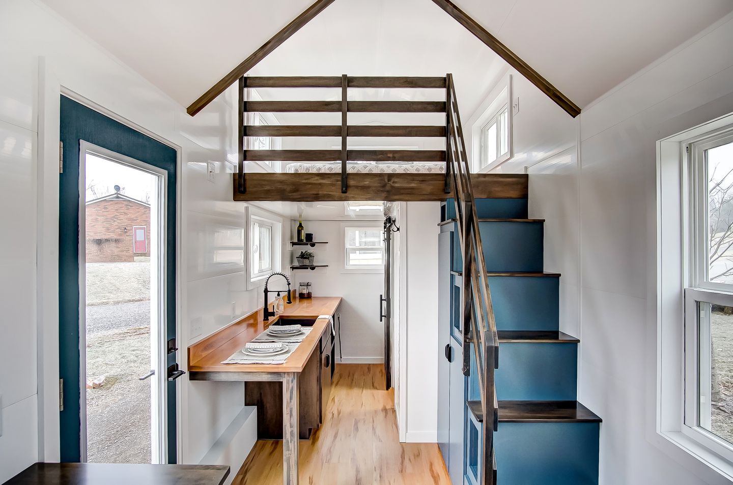 Gli interni di una tiny house. PH: bostonglobe.com