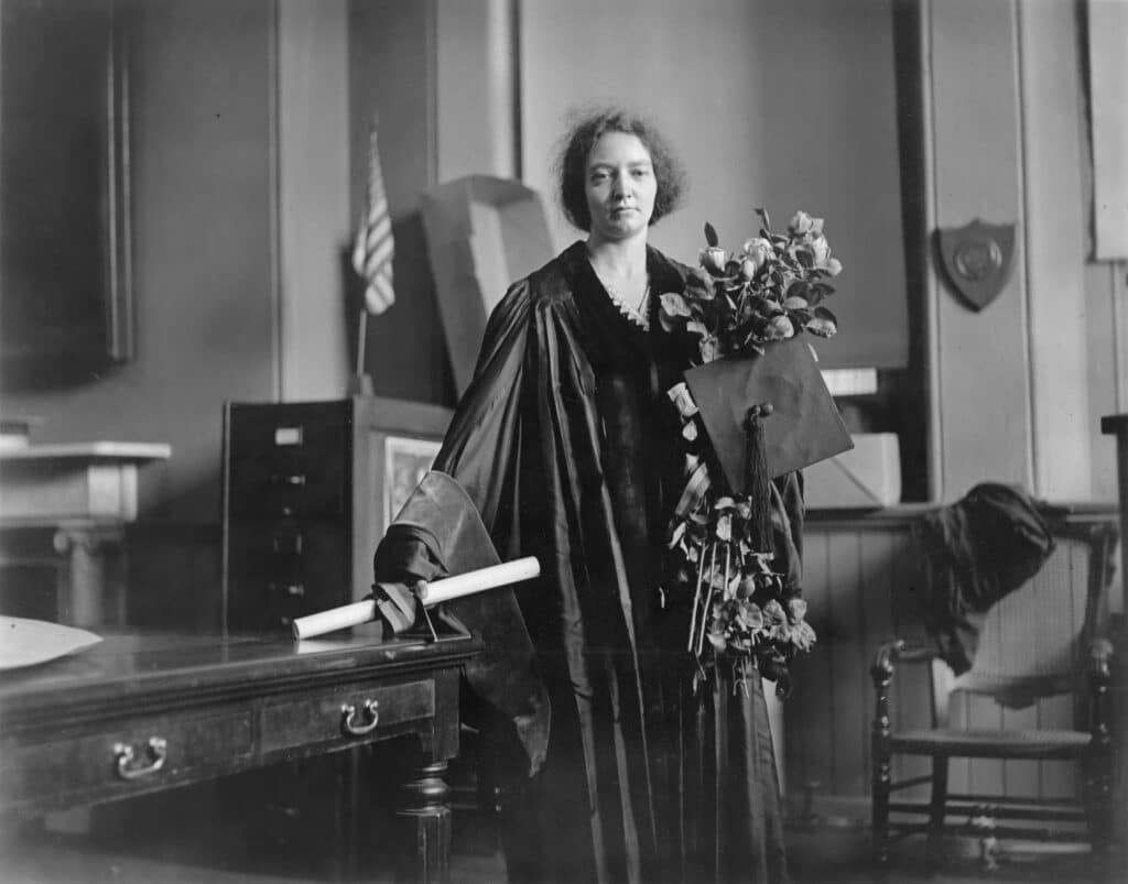 Irene Curie si laurea.Photo by: Women you should know