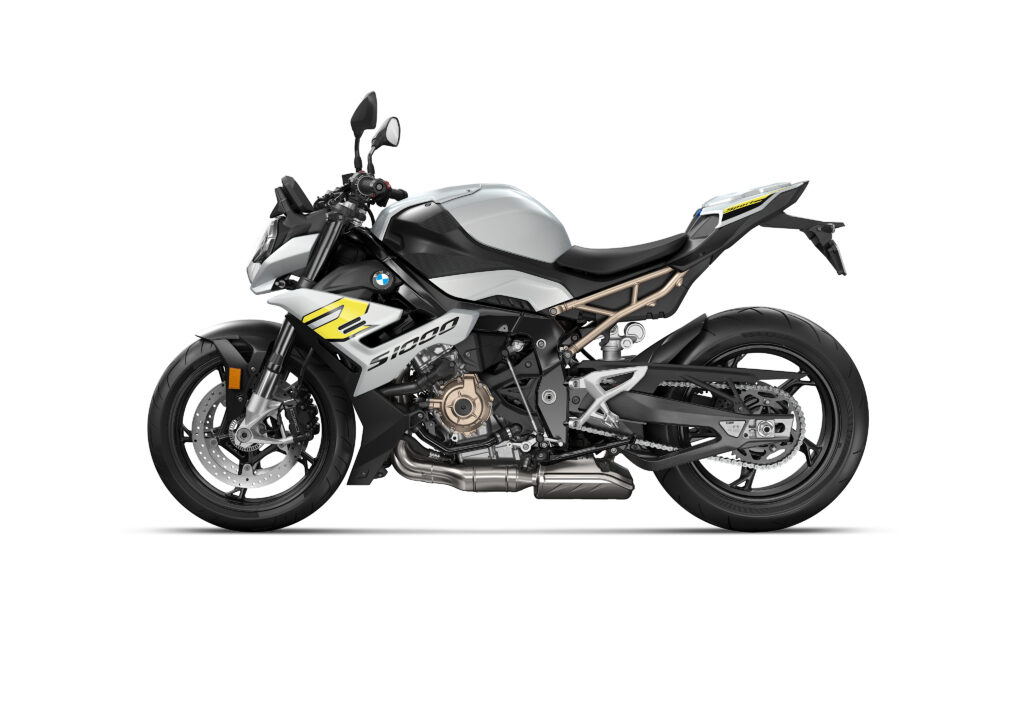 Nuova BMW S 1000 R 2021, analisi tecnica della rinnovata naked tedesca: motore e sistemi di ausilio alla guida