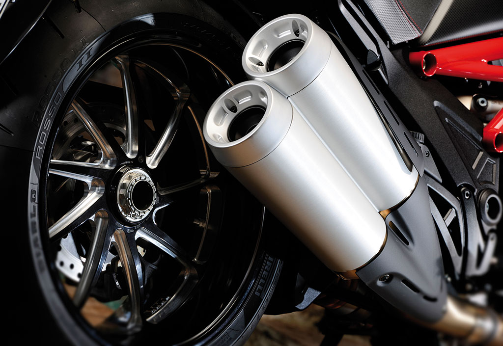 sostituzione scarico moto