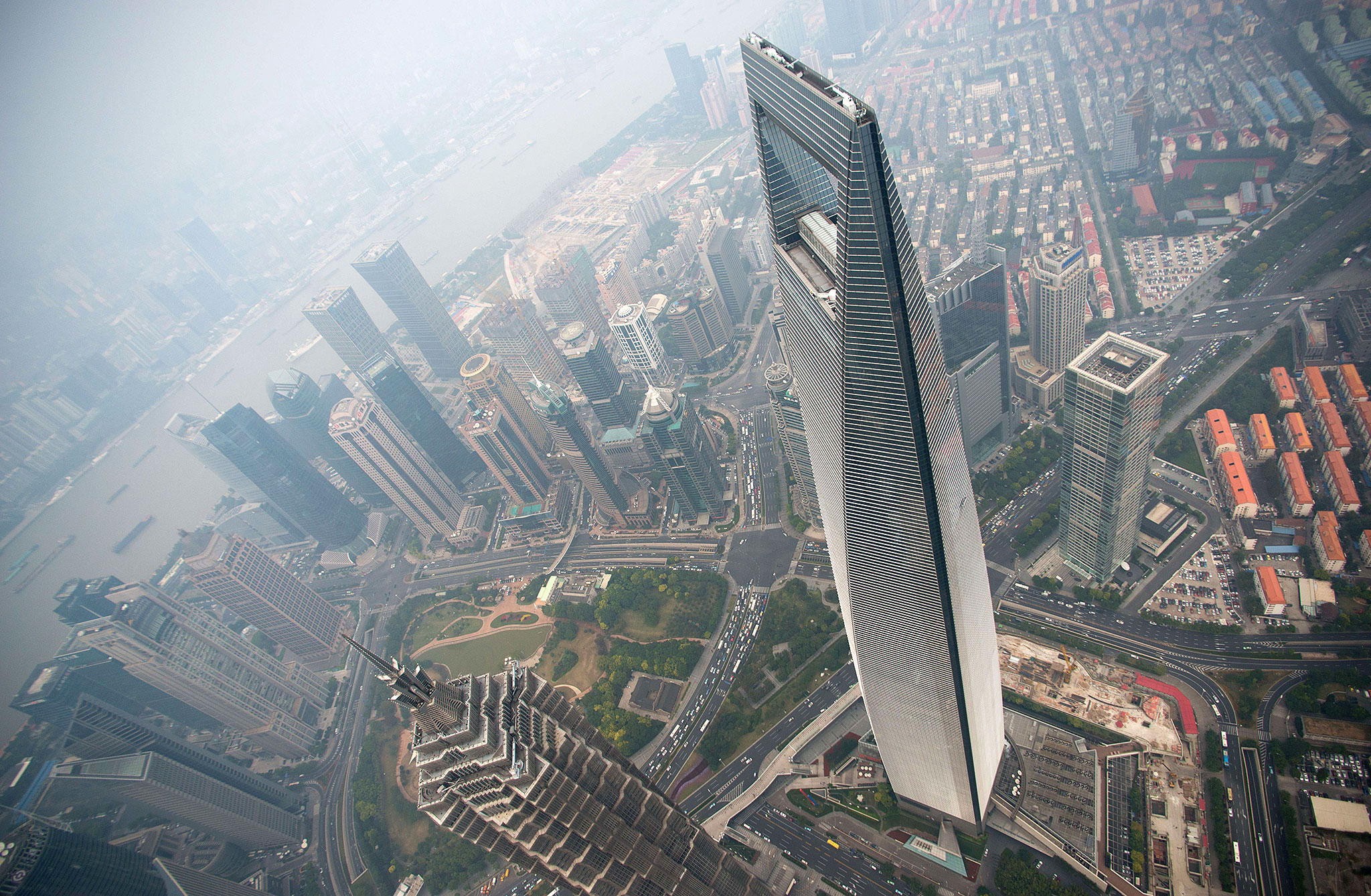 Shanghai World Financial Center. PH: curiositybookstaffblog.wordpress.com