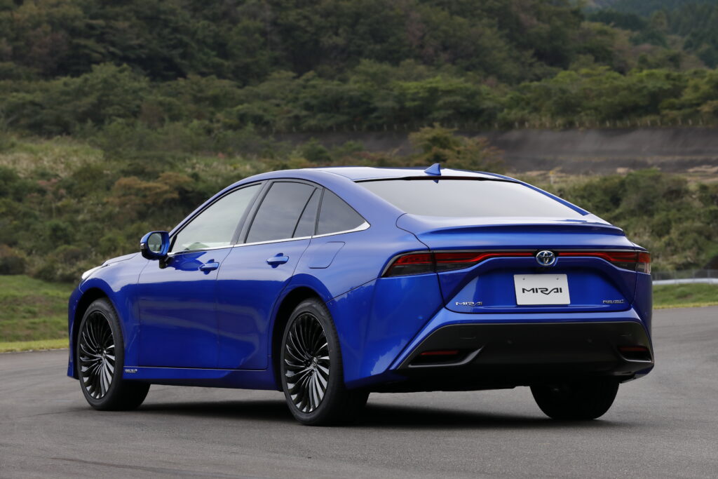 Nuova Toyota Mirai 2021, la tecnica della berlina a idrogeno