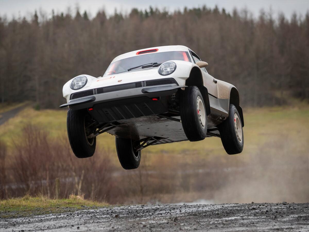Porsche 911 ACS: l'elaborazione Singer che "riporta" in vita lo spirito della Dakar - Porsche 911 ACS: l'elaborazione Singer che "riporta" in vita lo spirito della Dakar