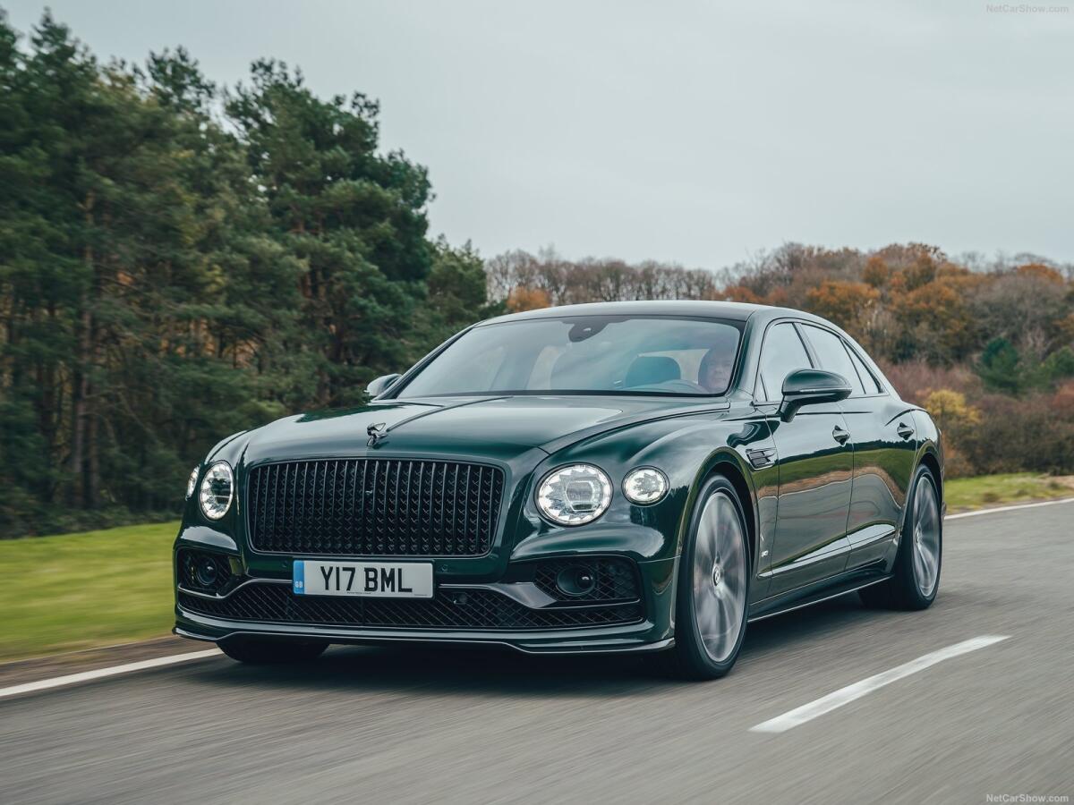 Bentley Flying Spur V8: la nuova berlina di lusso inglese - Bentley Flying Spur V8: la nuova berlina di lusso inglese