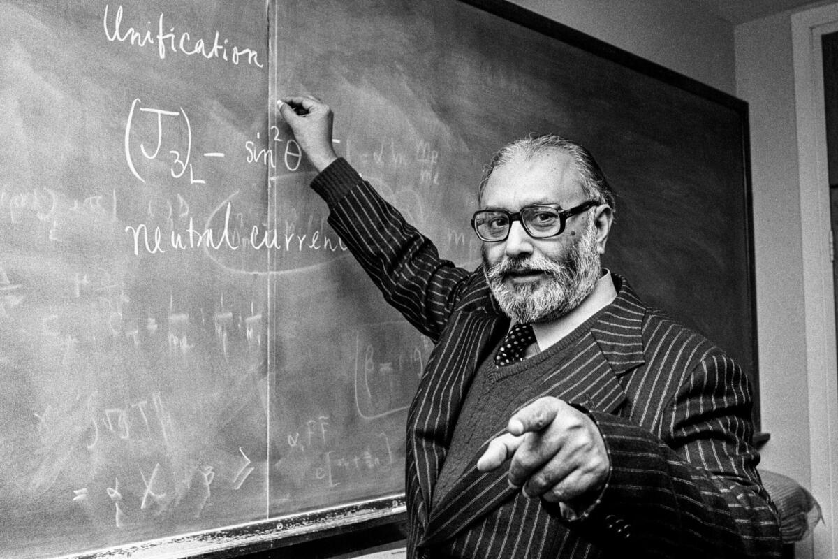 Abdus Salam, il primo e unico musulmano Premio Nobel per la Fisica - Professor Abdus Salam at the Imperial College in London after hearing that he had been awarded the Nobel Prize of Physics. (Photo by PA Images via Getty Images)