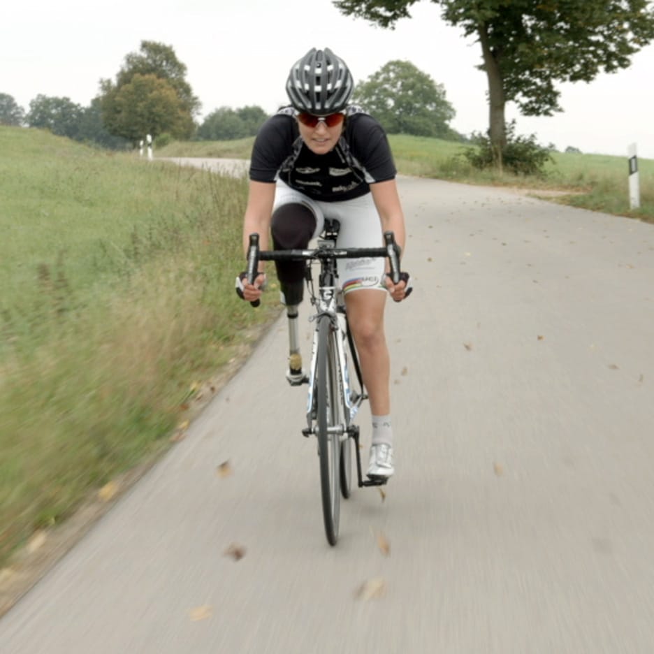 La ciclista paralimpica Denise Schindler. Credits: dezeen