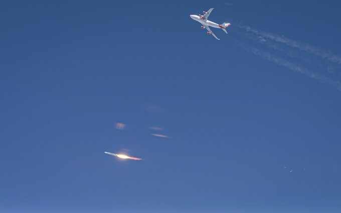 Cosmic Girl e Launcher One in operazione in occasione di un test. Crediti: Virgin Orbit.