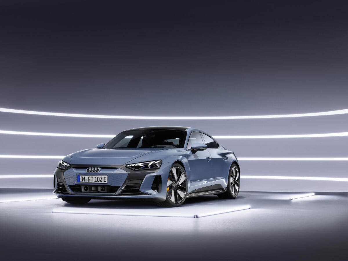 Nuova Audi e-tron GT quattro: ecco la super berlina elettrica dei Quattro Anelli - Static photo,
Colour: Kemora grey metallic