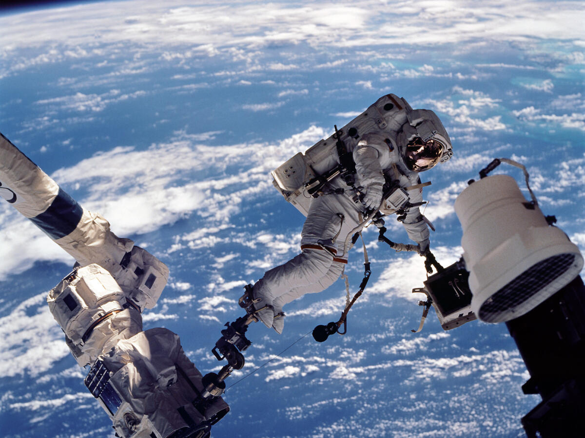 Ultimata la sostituzione delle batterie della Stazione Spaziale - www.allwallpapersfree.org