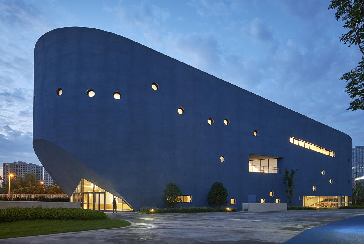 Bibliotheater, completata biblioteca teatro a forma di balena - Bibliotheater, completata biblioteca teatro a forma di balena. PH: archdaily.com