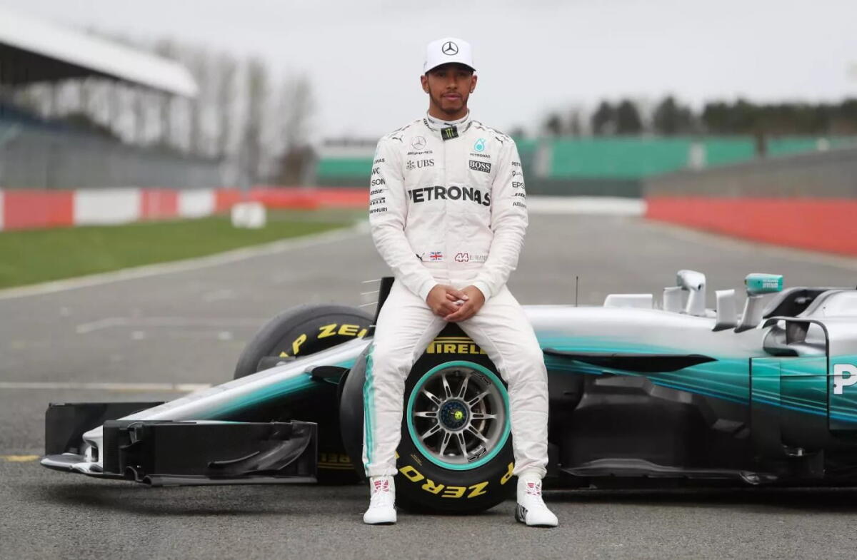 Fumata bianca da Brackley: Lewis Hamilton rinnova con Mercedes - 