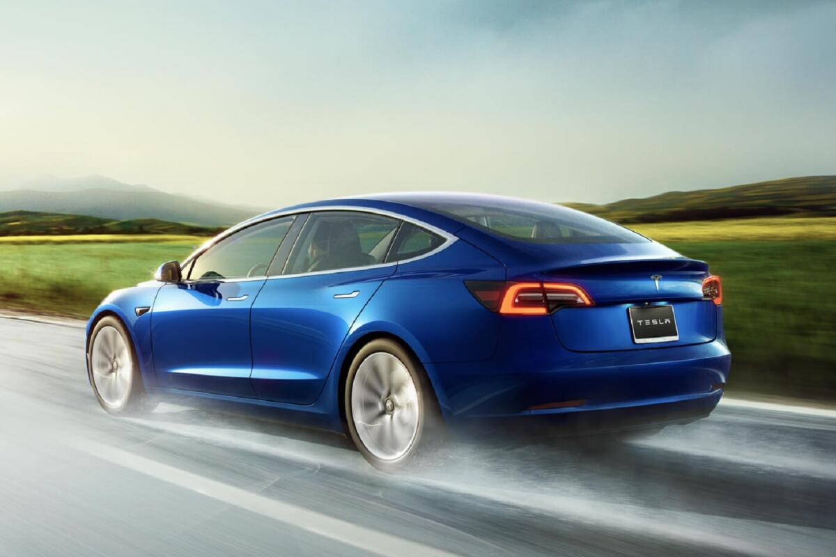 Dà fuoco alla sua Tesla Model 3 dopo essere diventato ricco con le azioni di GameStop - Dà fuoco alla sua Tesla Model 3 dopo essere diventato ricco con le azioni di GameStop