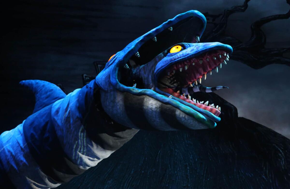 Hacker hanno preso di mira le reti elettriche in Europa e negli USA per svariati anni - NEW YORK, NY - JULY 23: "Big Sandy the Sandworm" onstage as "Beetlejuice" celebrates 100 performances on Broadway with a cake designed by Carlo's Bakery at The Winter Garden Theatre on July 23, 2019 in New York City. (Photo by Bruce Glikas/WireImage)