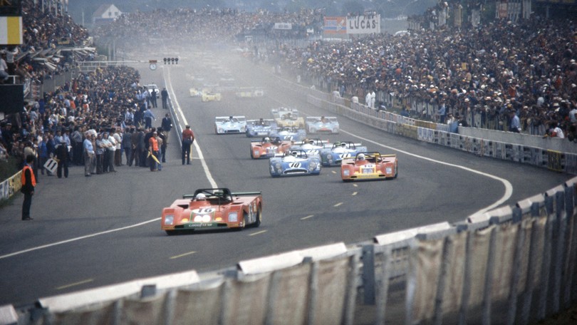 La partenza di una 24 Ore di Le Mans, alcuni decenni fa