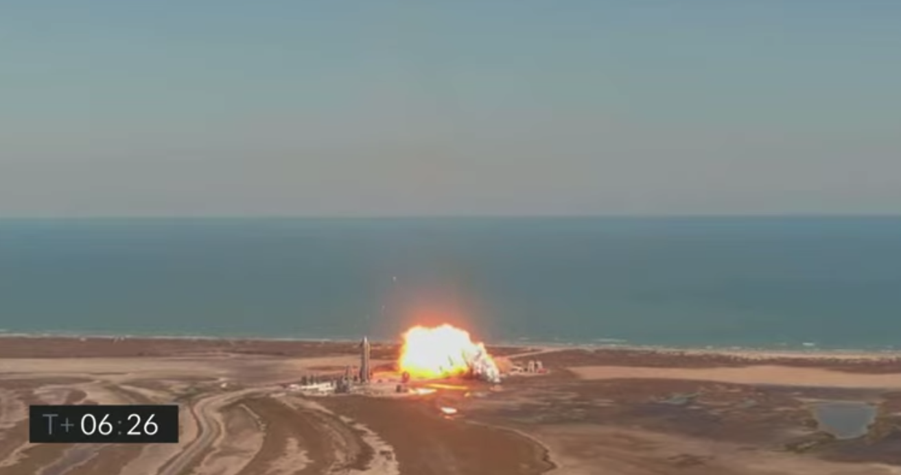 L'esplosione durante l'atterraggio. Credits: SpaceX