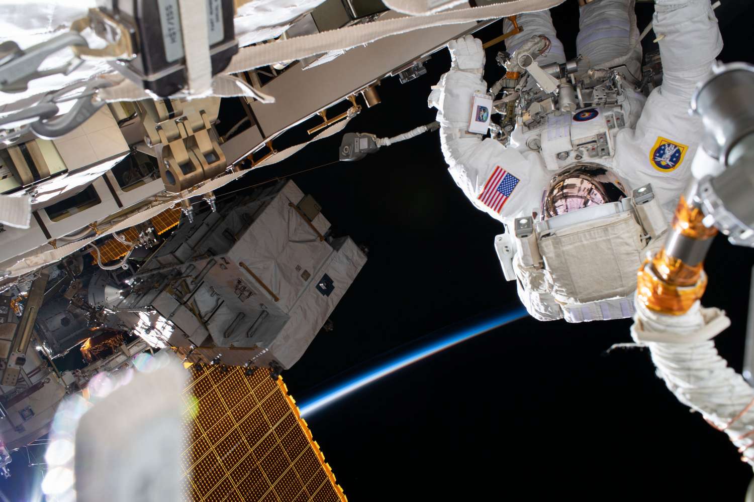 Ultimata la sostituzione delle batterie della Stazione Spaziale