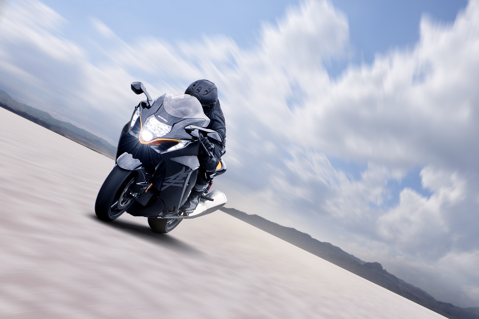 Nuova Suzuki Hayabusa, foto dinamica fornita dall'ufficio stampa Suzuki Italia