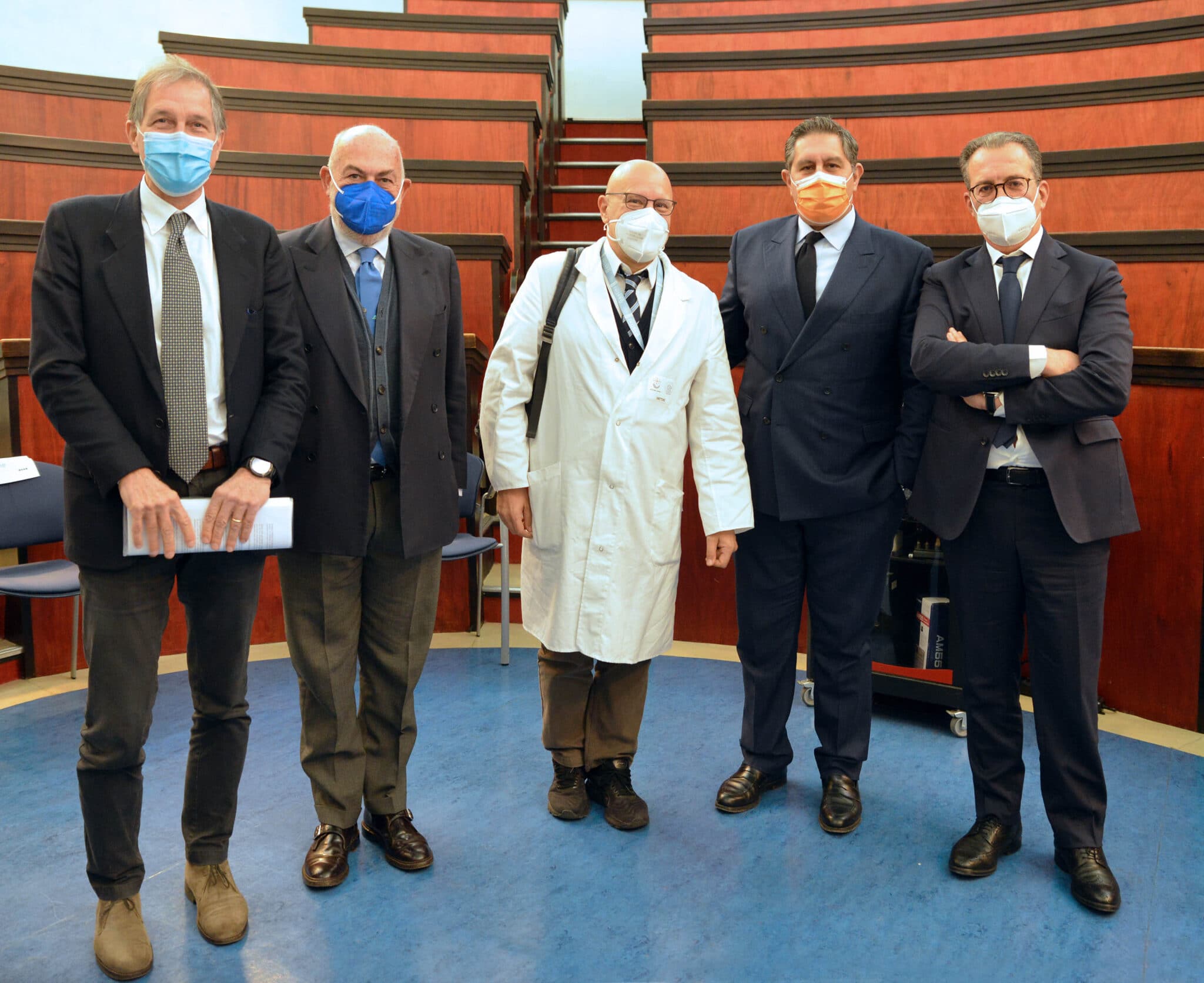 Da sinistra: il direttore generale dell’Istituto G. Gaslini Renato Botti, il presidente dell’Istituto Edoardo Garrone, il direttore sanitario Raffaele Spiazzi, il presidente della Regione Liguria Giovanni Toti, il professore Mohamad Maghnie. Credits: Gasl