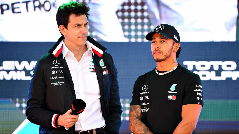 Lewis Hamilton e Toto Wolff. Credits: motorsportclan.com