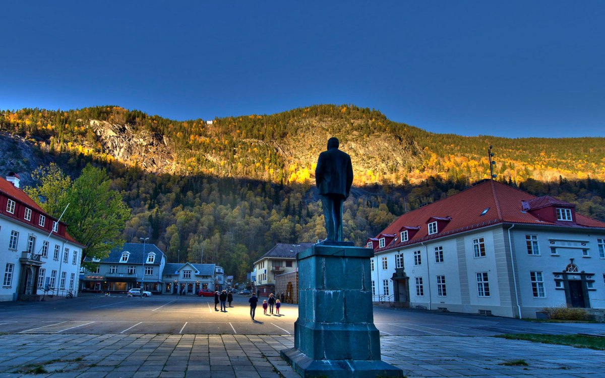 Centro cittadino di Rjukan, illuminato dagli specchi. PH: 3pietre.it