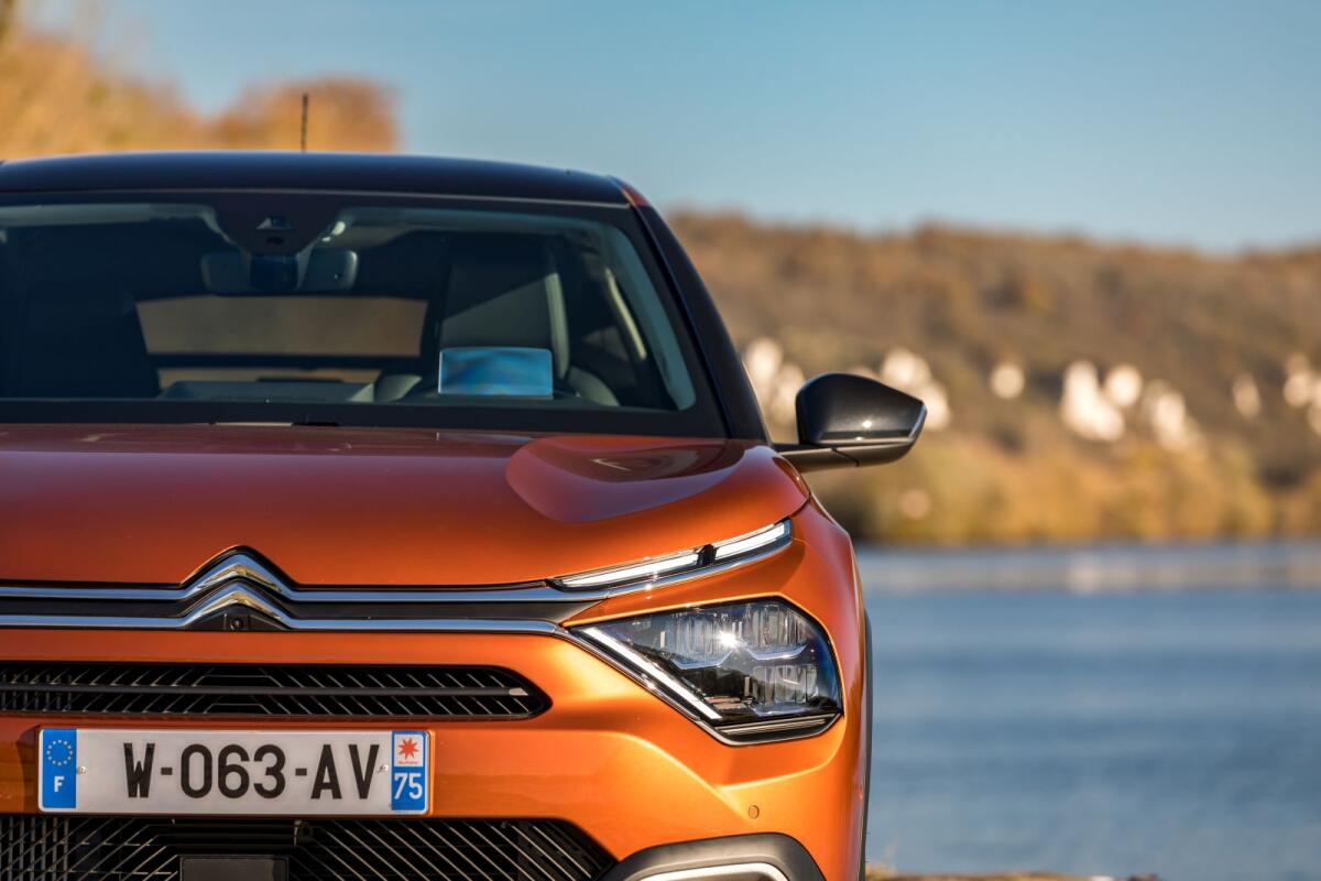 Citroën: la storia e il significato del logo a "doppia freccia" - 