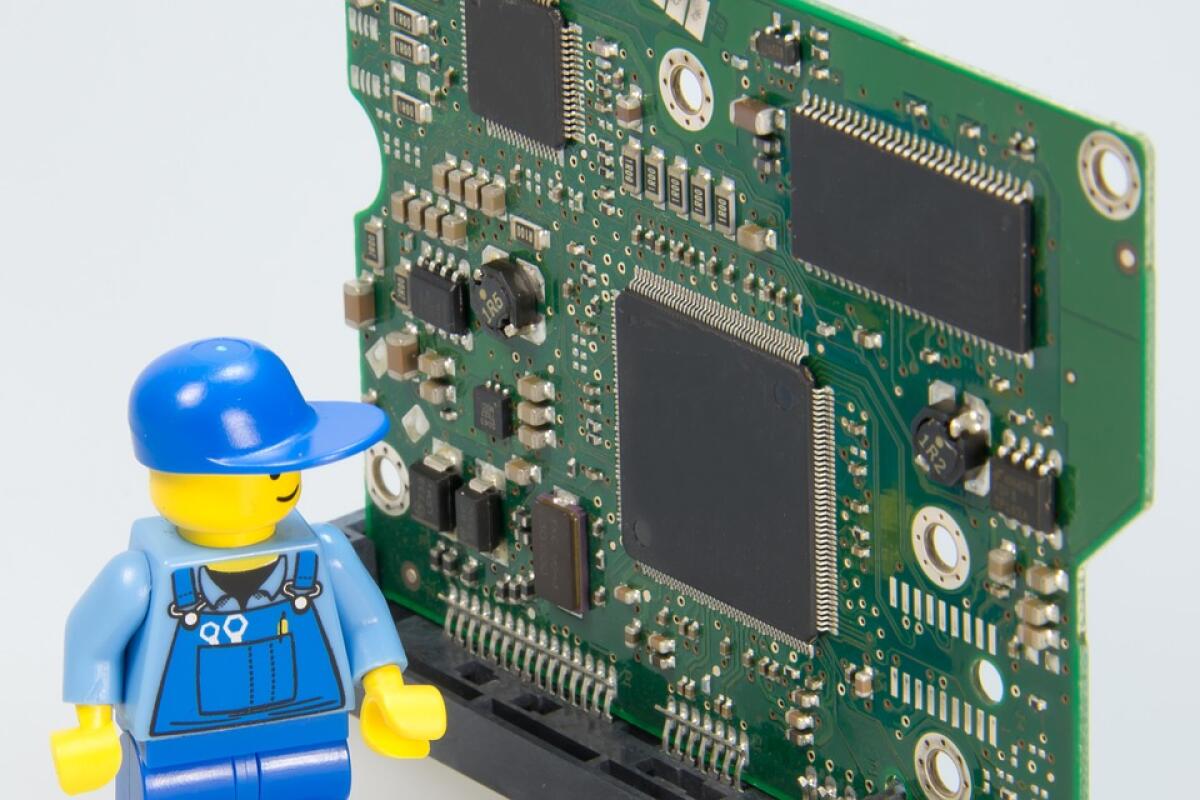 Attacchi side-channel: come bypassare la sicurezza dei processori - 