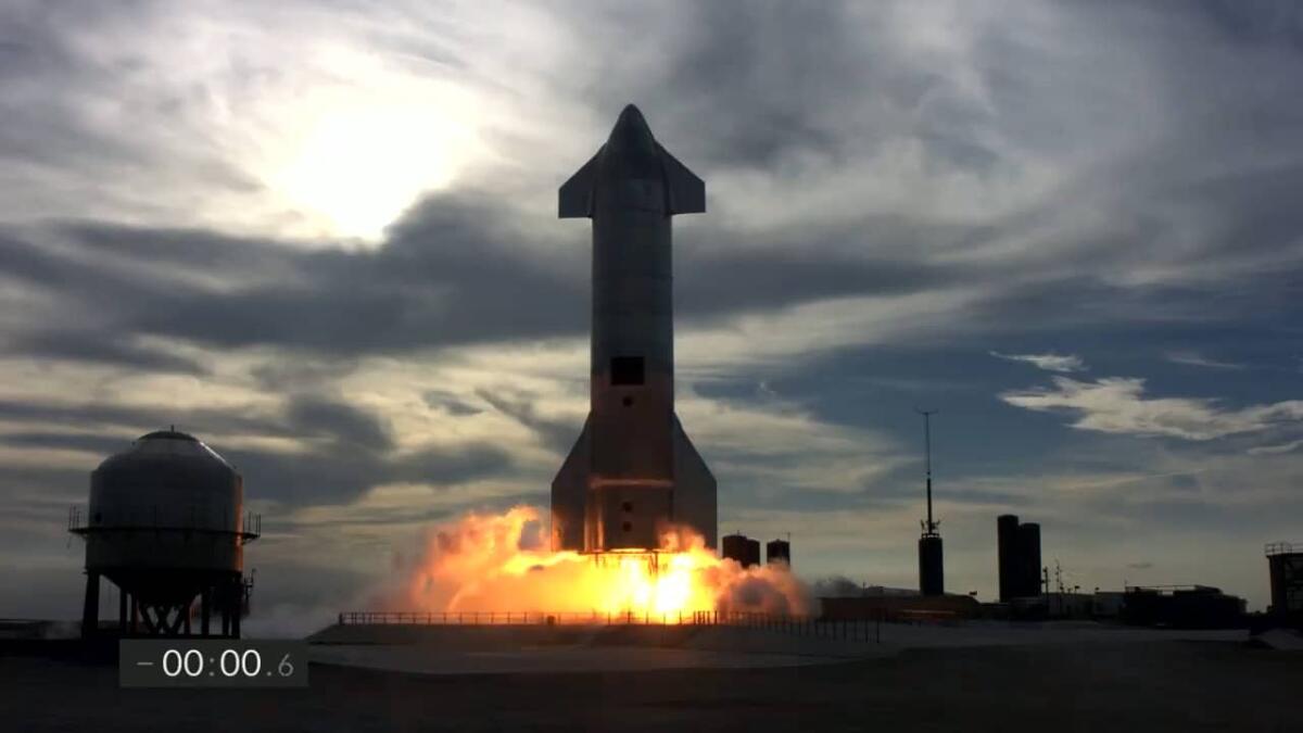 Il razzo Starship SN10 atterra con successo, ma esplode a sorpresa - 