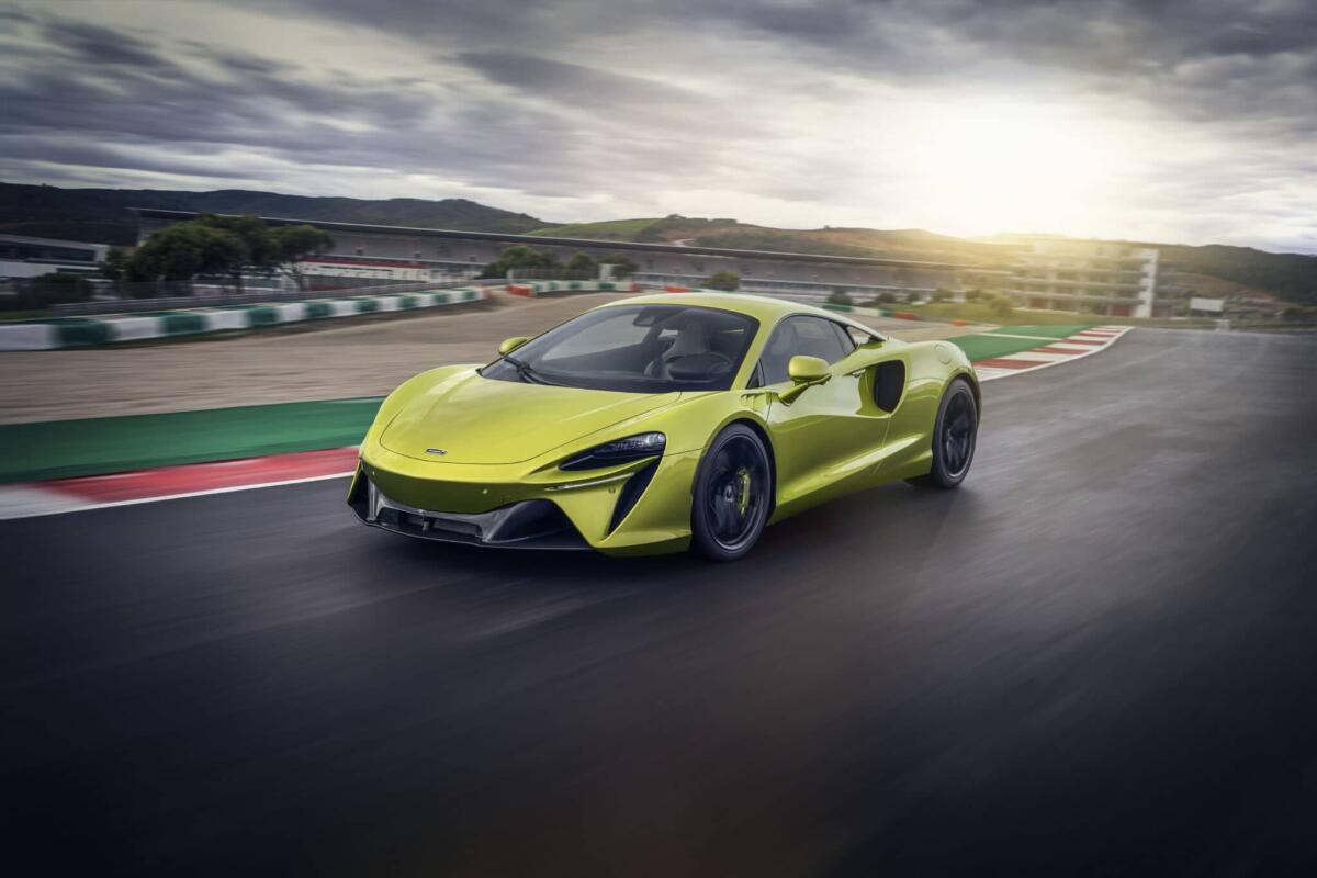 McLaren Artura: ecco la supercar ibrida V6 plug-in - 