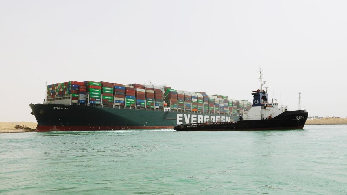 La portacontainer Ever Given inizia a muoversi nel Canale di Suez - 