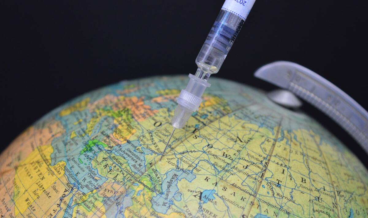 Riprendono le vaccinazioni con AstraZeneca: la decisione dell'Ema - 
