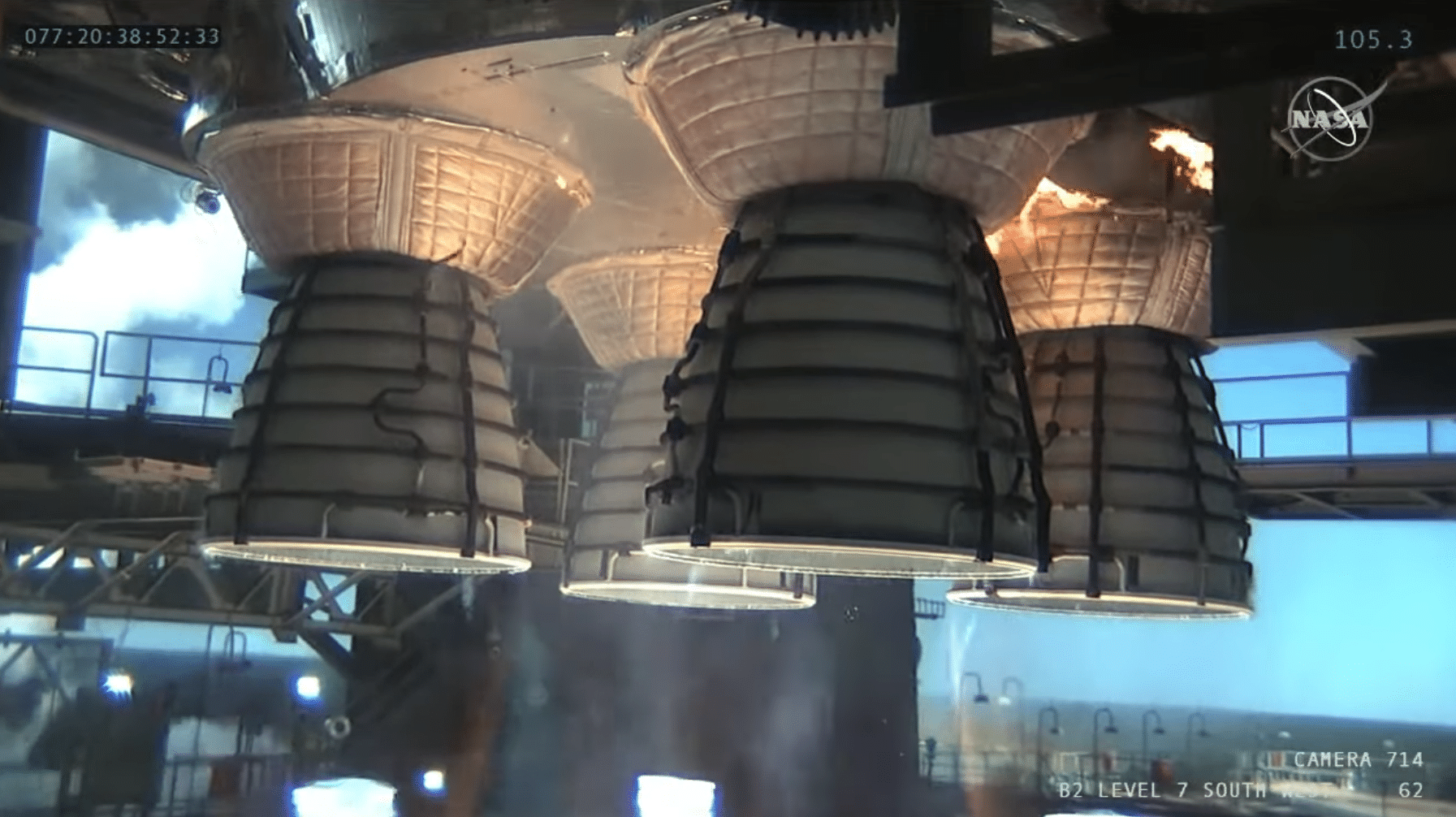 I quattro RS-25 durante il test. Credits: NASATV
