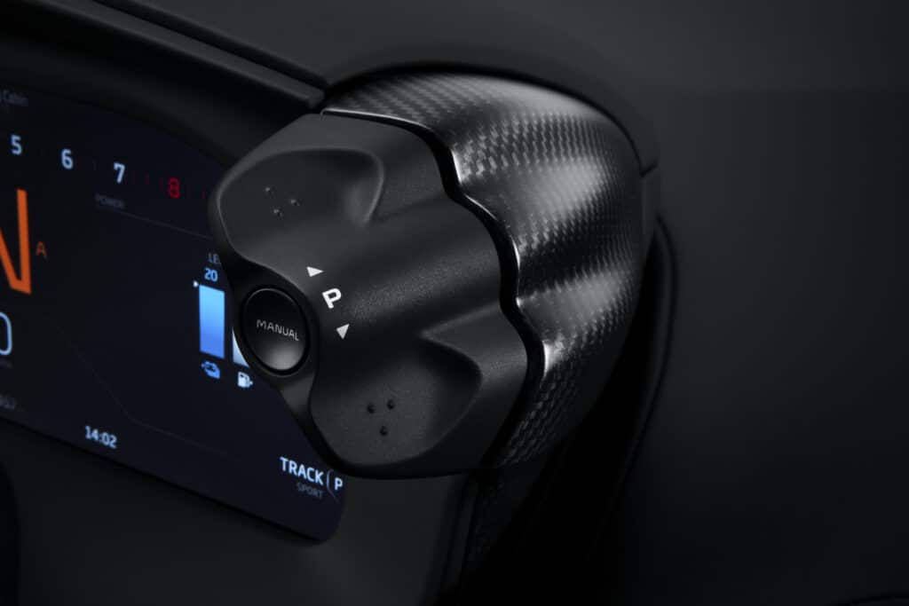 McLaren Artura: ecco la supercar ibrida V6 plug-in
