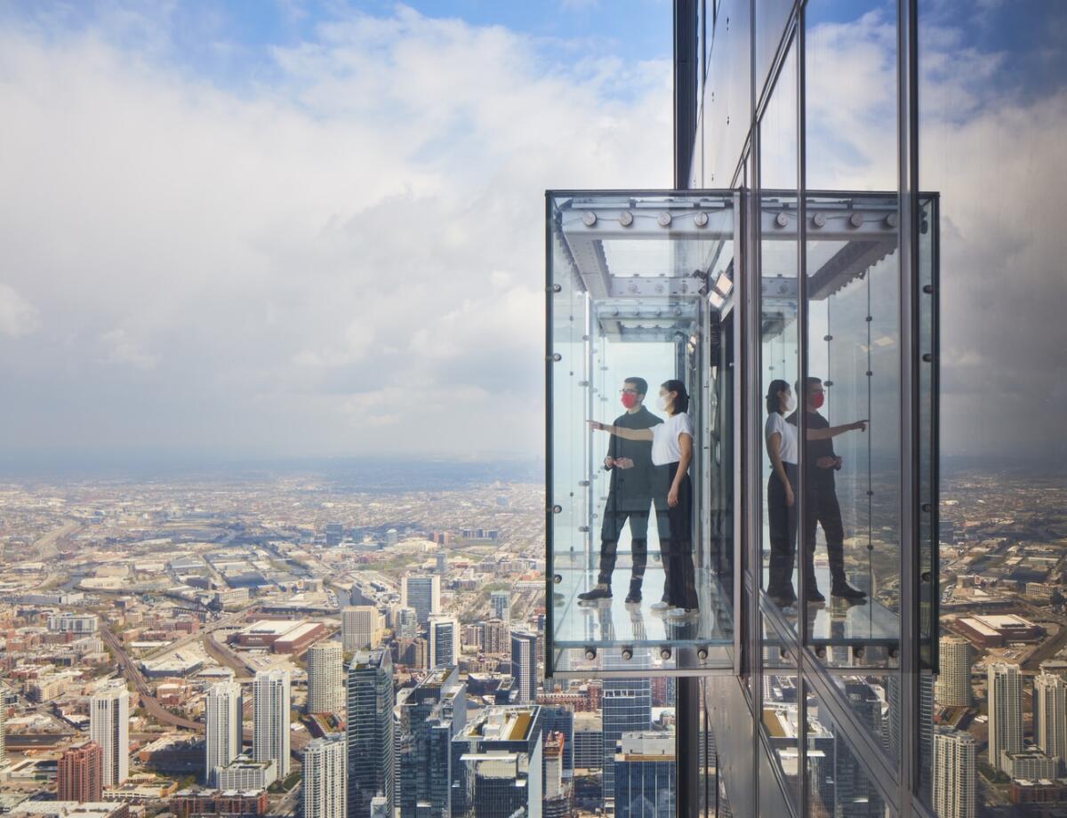 The Ledge di Chicago, una vetrina sospesa nel vuoto a 400 metri - 