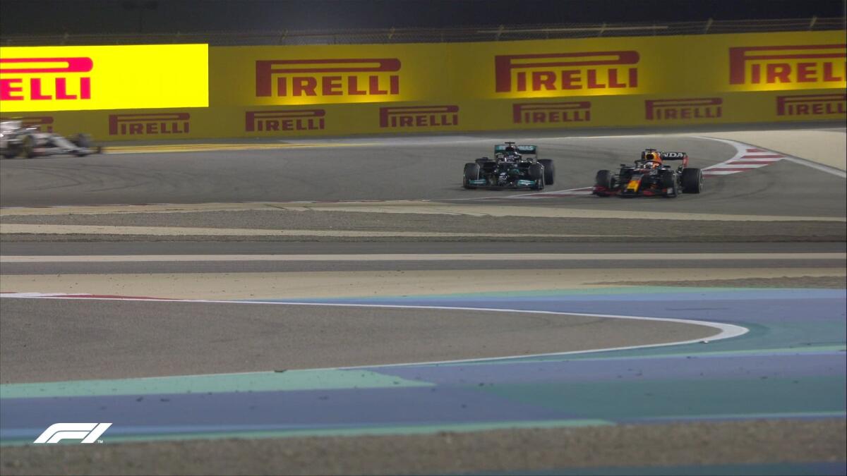 GP del Bahrain, Hamilton vs. Verstappen: il direttore di gara chiarisce il regolamento sui track limits in curva 4 - GP del Bahrain, Hamilton vs. Verstappen: il direttore di gara chiarisce il regolamento sui track limits in curva 4