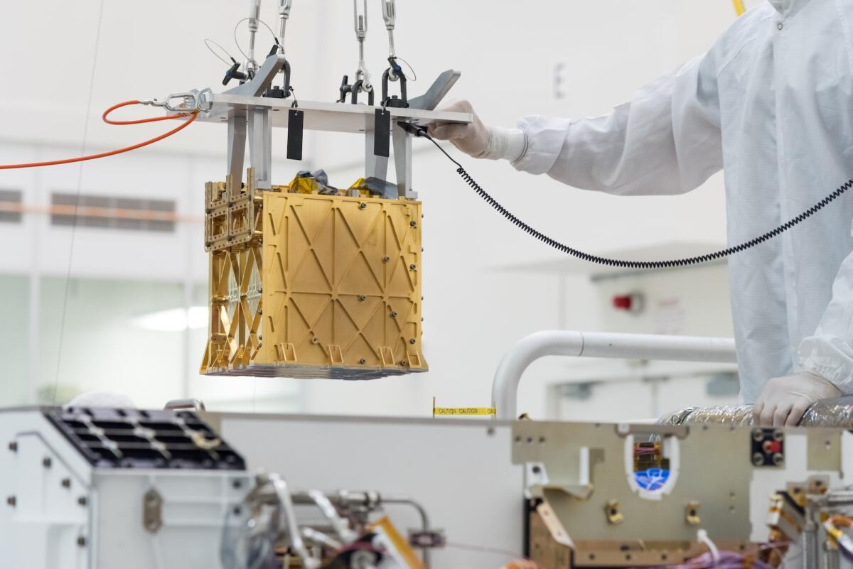 Perseverance ha prodotto il primo ossigeno su Marte - M2020 ATLO - MOXIE Installation

Requesters: David Gruel
Photographer: R. Lannom
Date: 20-MAR-19
Photolab order: 070915-171696