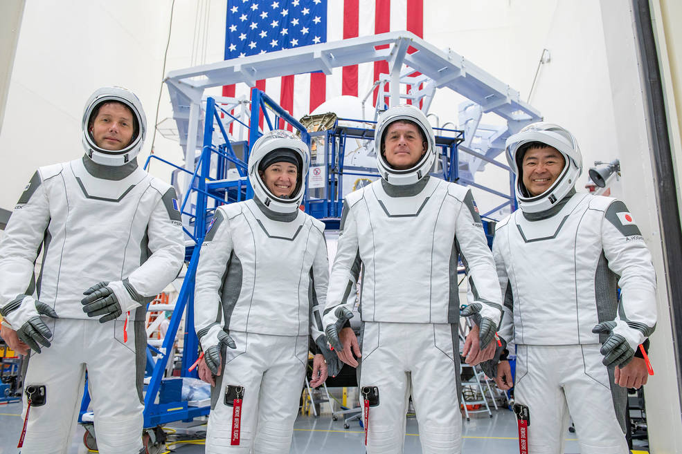 Equipaggio della missione Crew 2. Dalla sinistra, Thomas Pesquet (ESA (European Space Agency); Megan McArthur (NASA); Shane Kimbrough (NASA); e Akihiko Hoshide (Japan Aerospace Exploration Agency). Crediti: SpaceX.